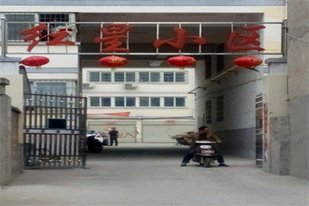 明湖中学附近黄金楼层精装三室两厅送车库